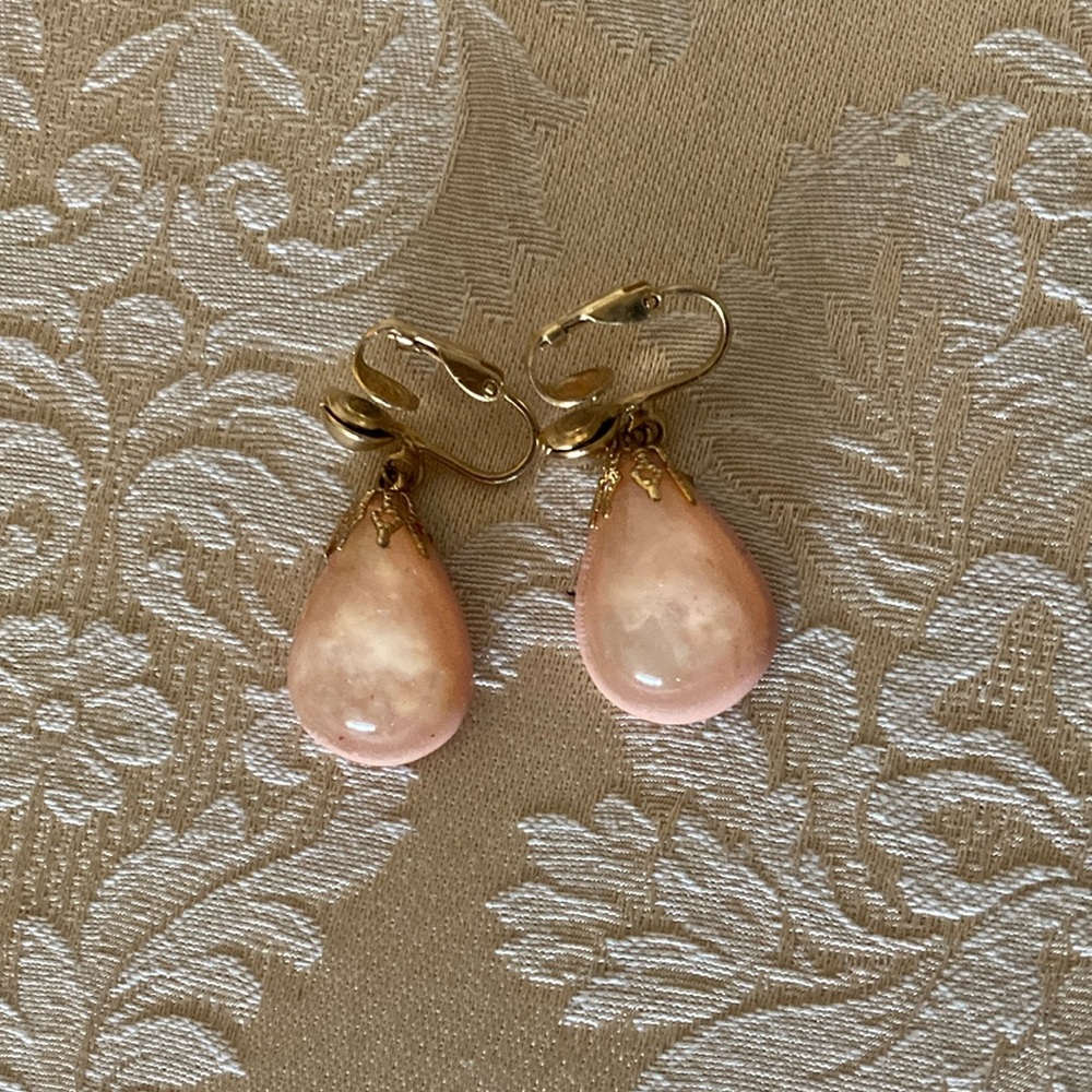 Elegant Vintage Pink Teardrop Earrings